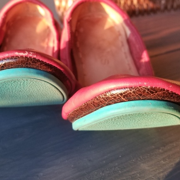 SOLD Cardinal Red Tieks - Picture 2 of 8